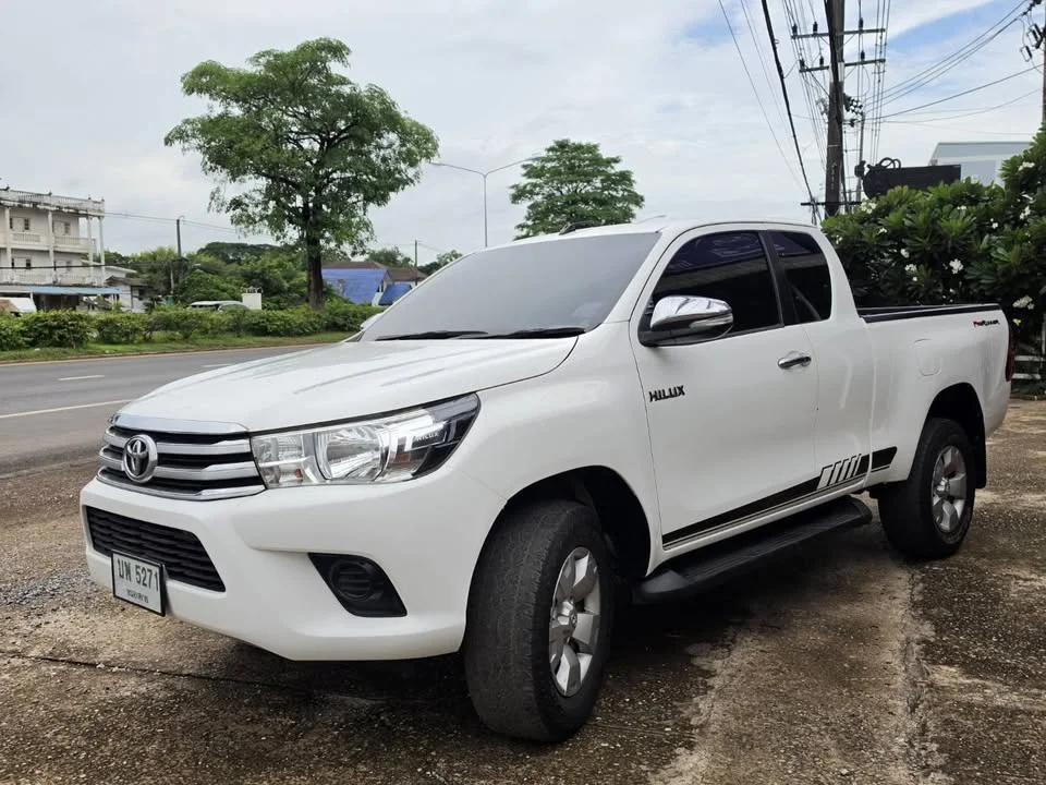 2016 Toyota Hilux VIII 2