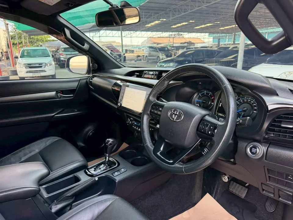 2021 Toyota Hilux VIII 2