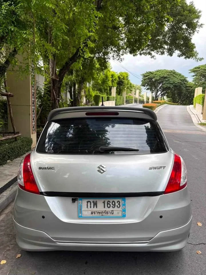 2012 Suzuki Swift II 3