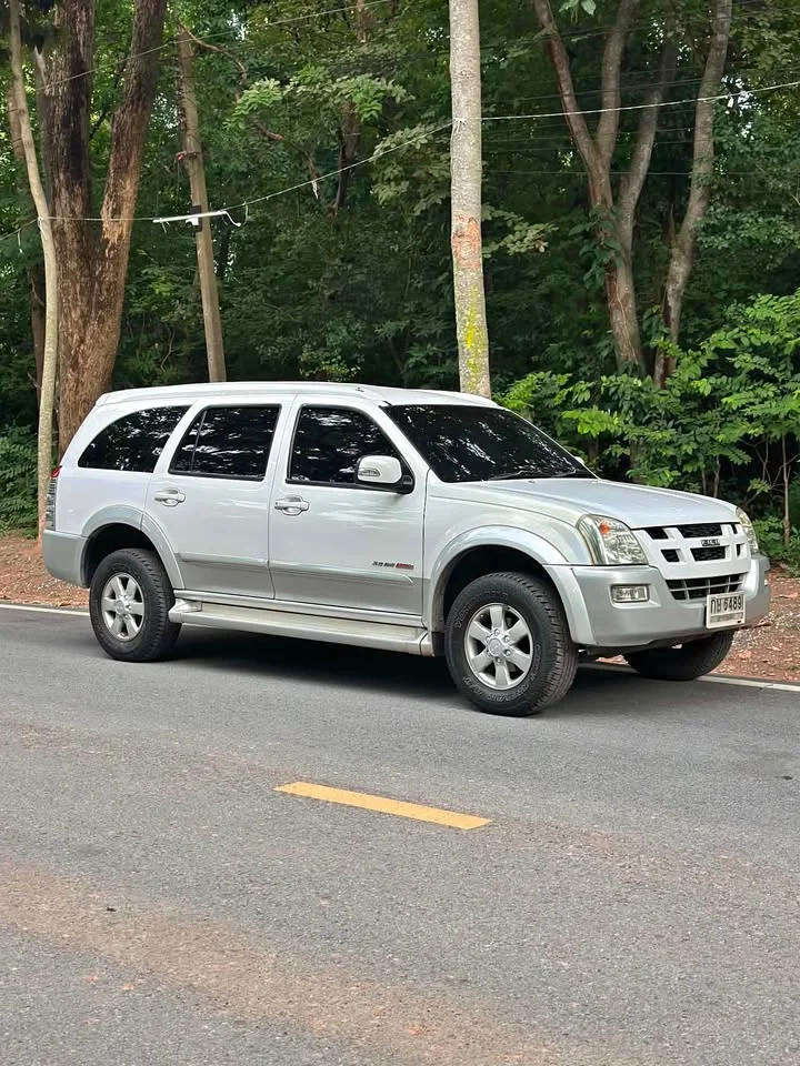 2002 Isuzu MU-7 2
