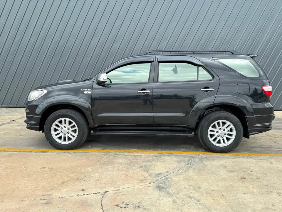 2010 Toyota Fortuner I 3