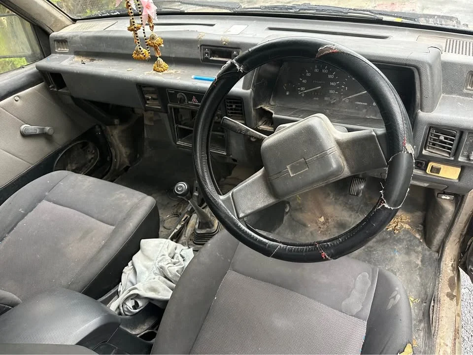 1990 Mitsubishi Triton II 2
