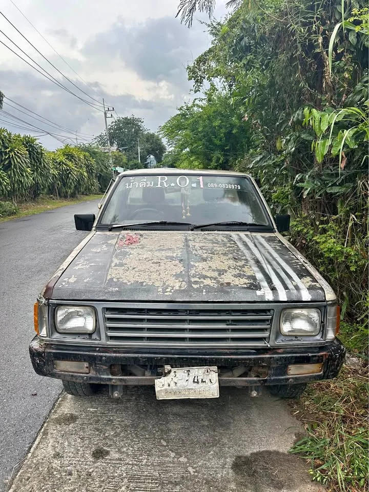 1990 Mitsubishi Triton II 3