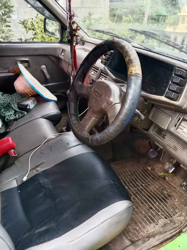 1994 Isuzu TFR III 2