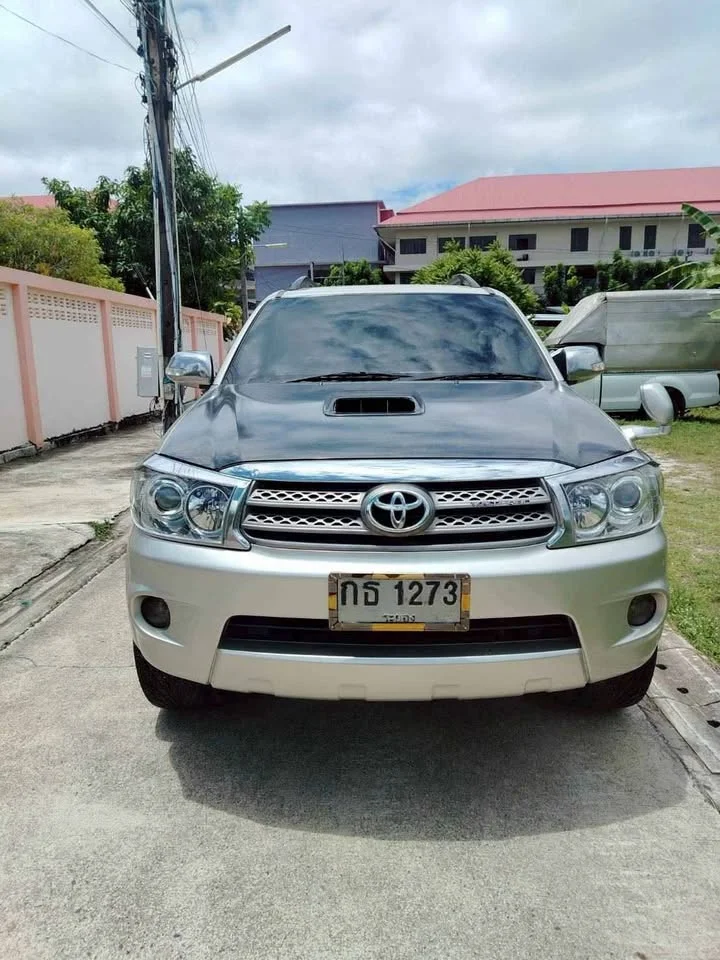 2010 Toyota Fortuner I 2