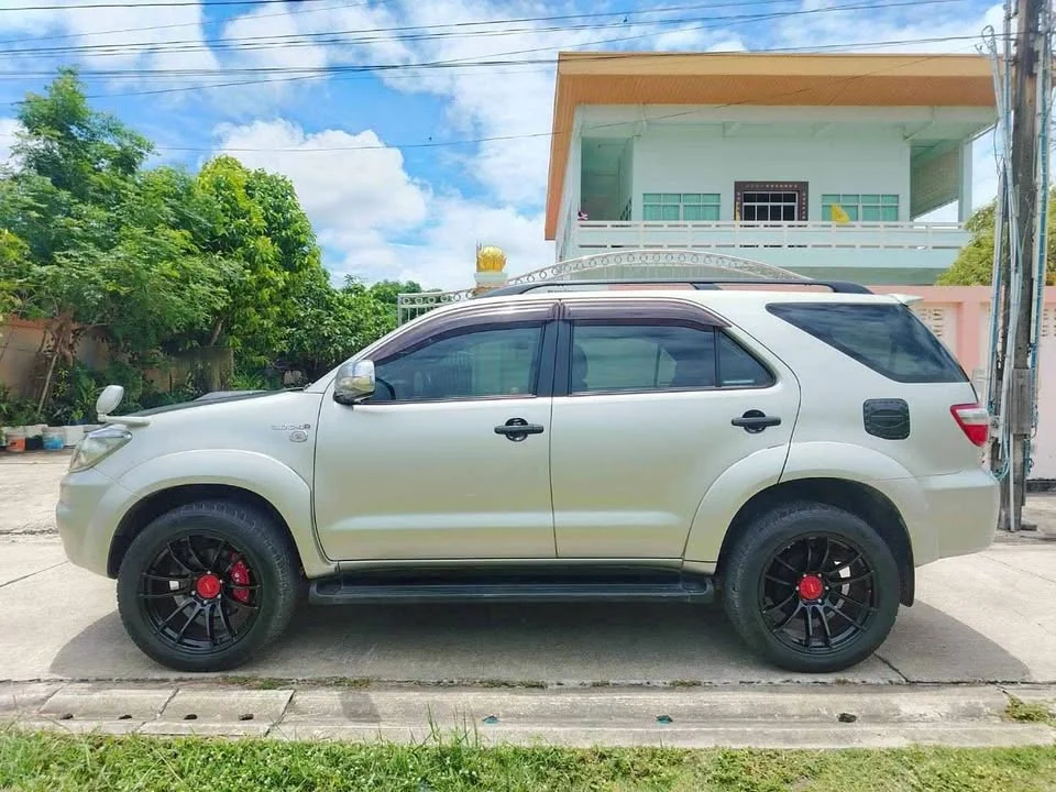 2010 Toyota Fortuner I 3