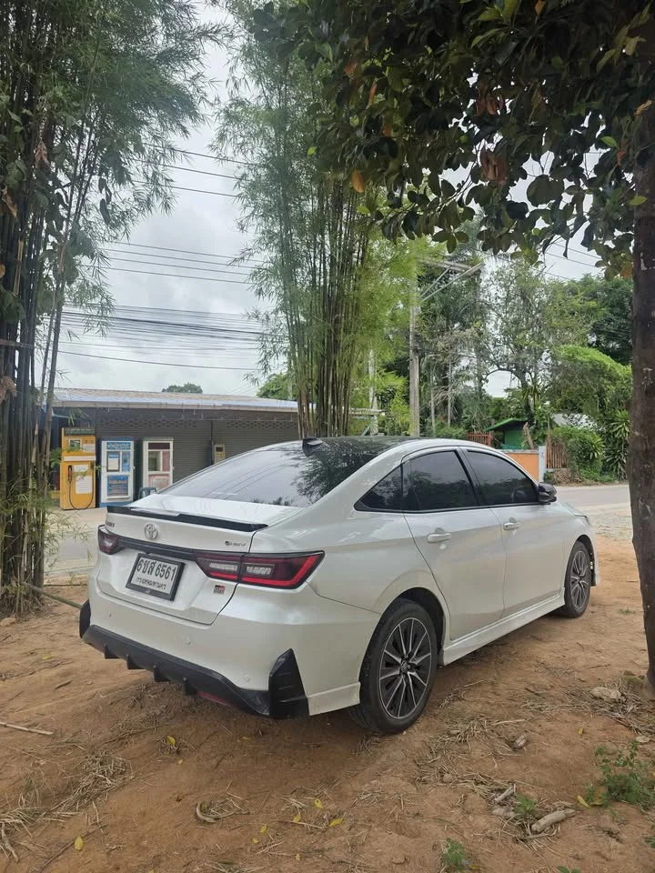 2025 Toyota Yaris ATIV IV 3