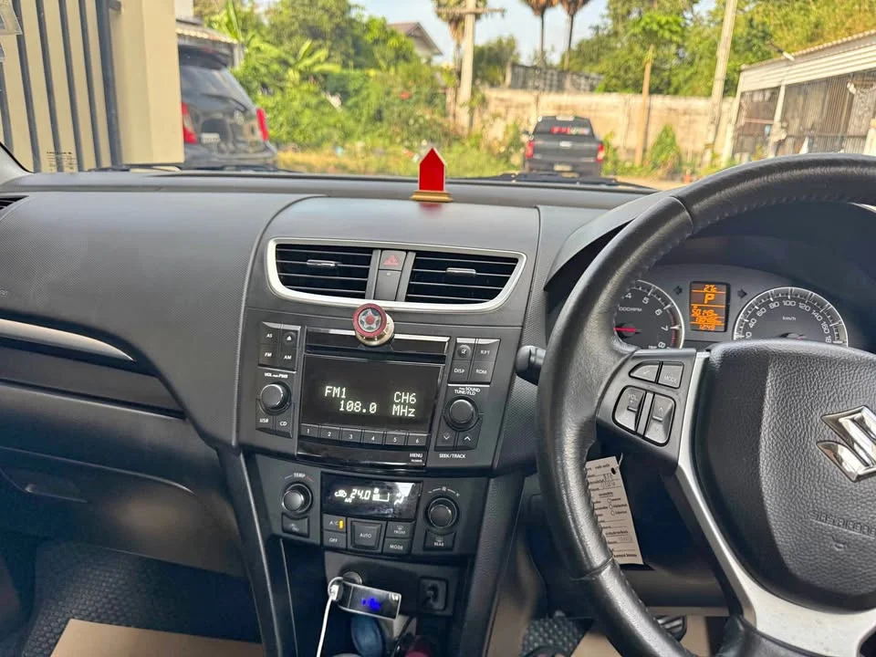 2013 Suzuki Swift II 2