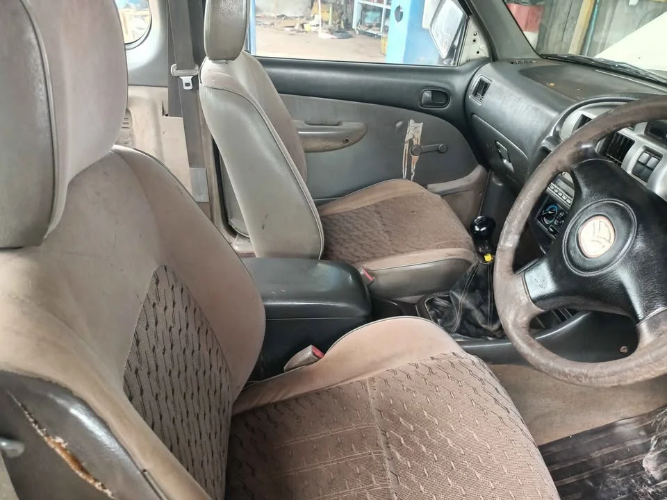 2005 Mazda 2500 Fighter V 2