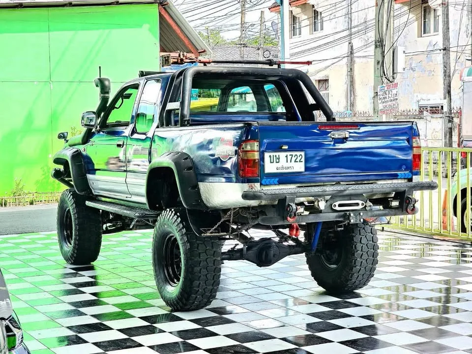 2004 Toyota Hilux Tiger VI 2