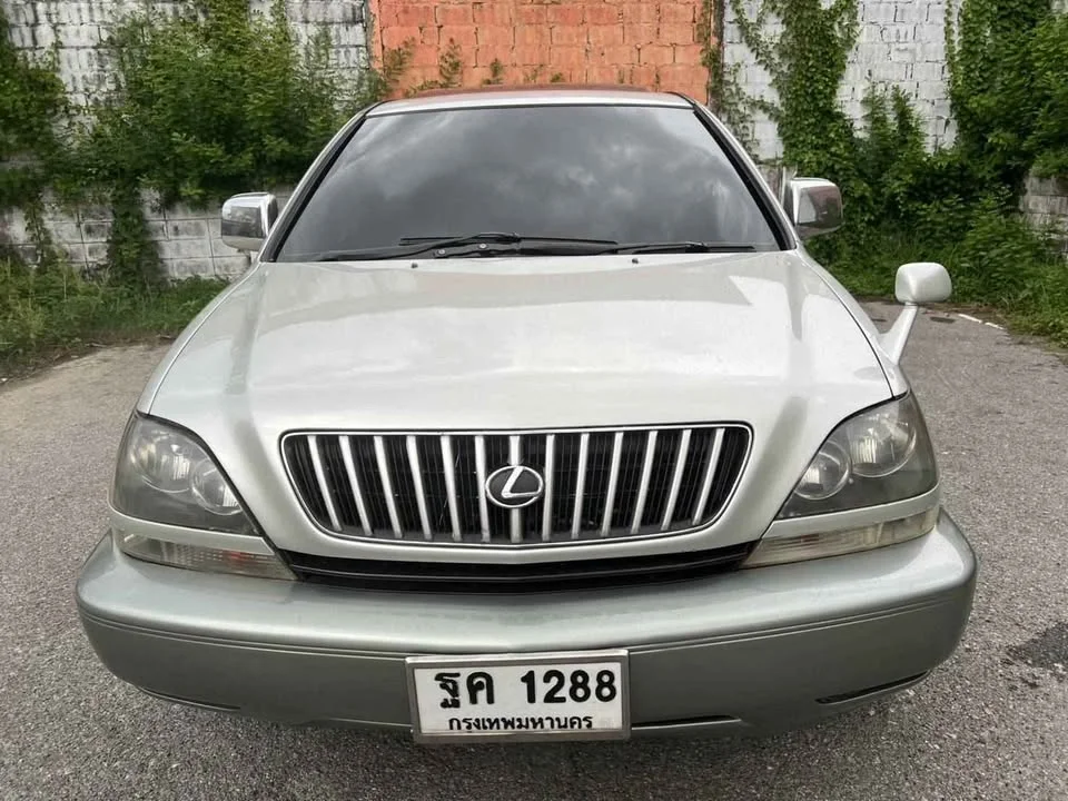 2000 Toyota Harrier I 3