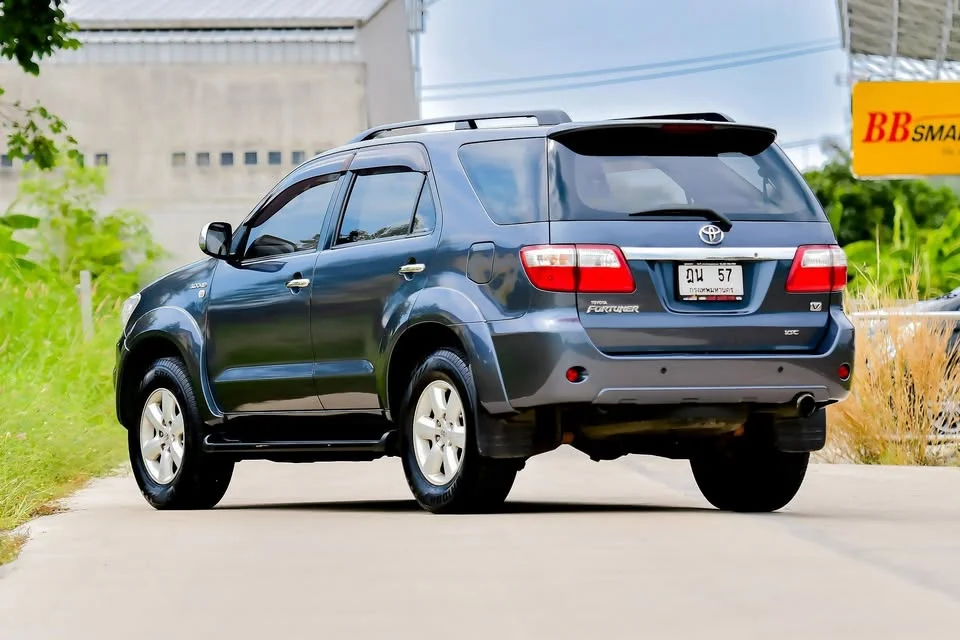 2010 Toyota Fortuner I 3
