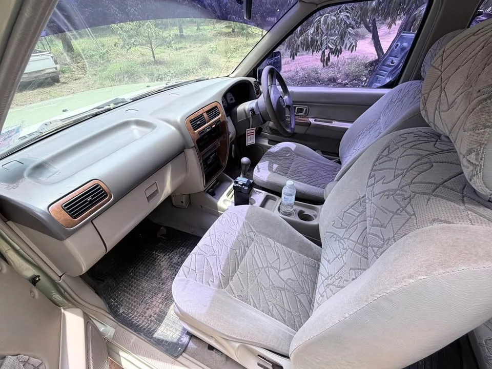 Nissan Frontier I 2