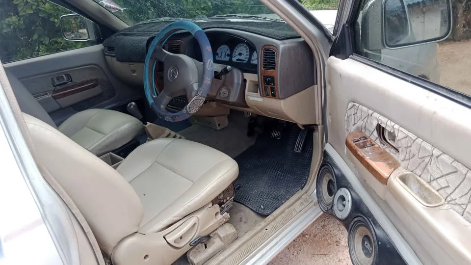 2004 Nissan Frontier I 3