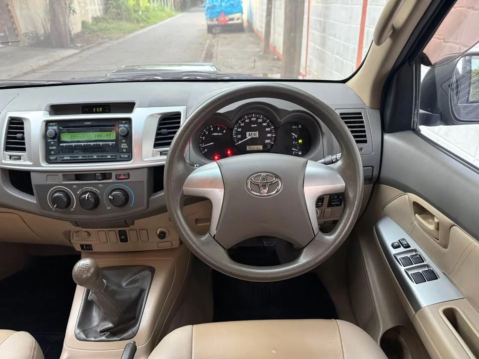 2013 Toyota Hilux VII 2
