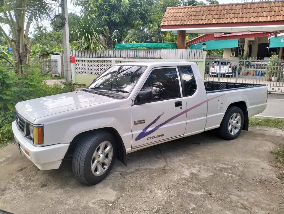 1994 Mitsubishi Triton II 3