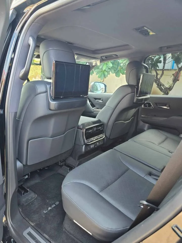 Toyota Land Cruiser J300 2