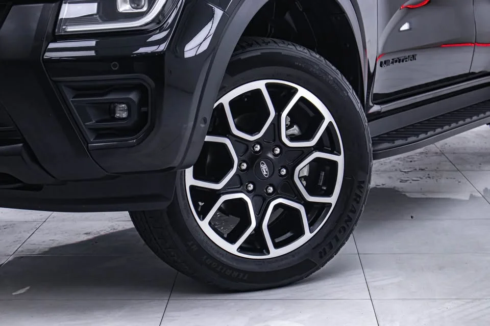 2023 Ford Everest III 2