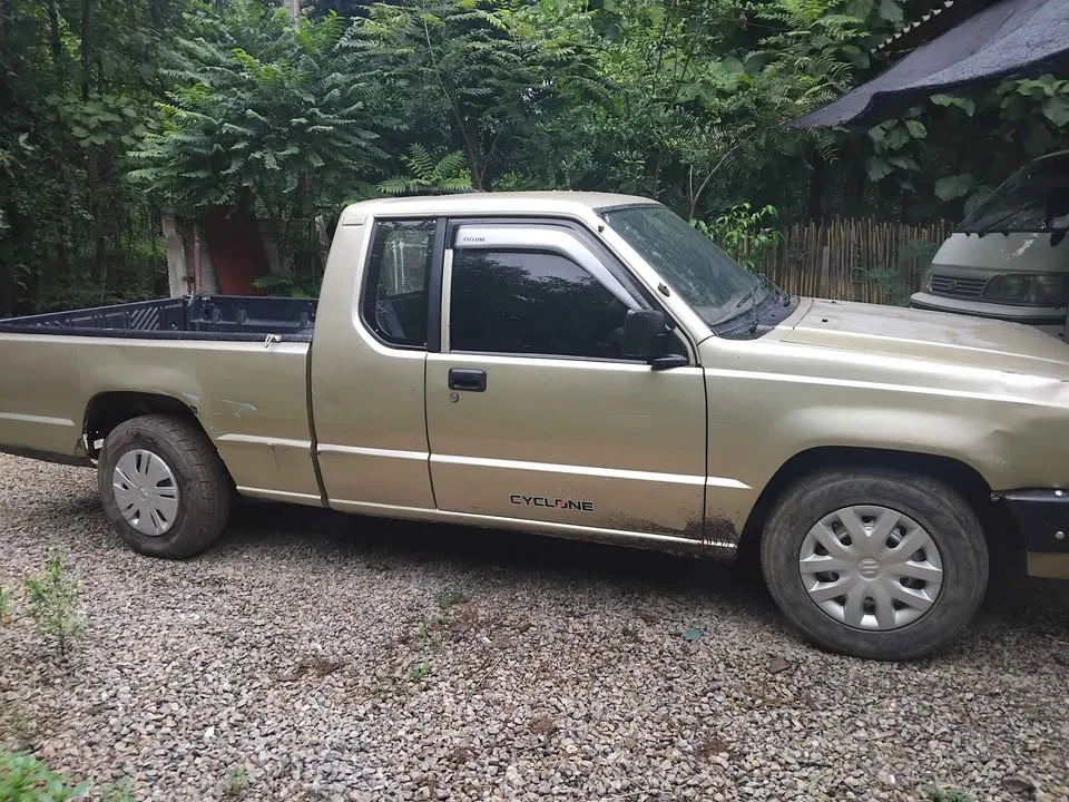 1994 Mitsubishi Triton II 3