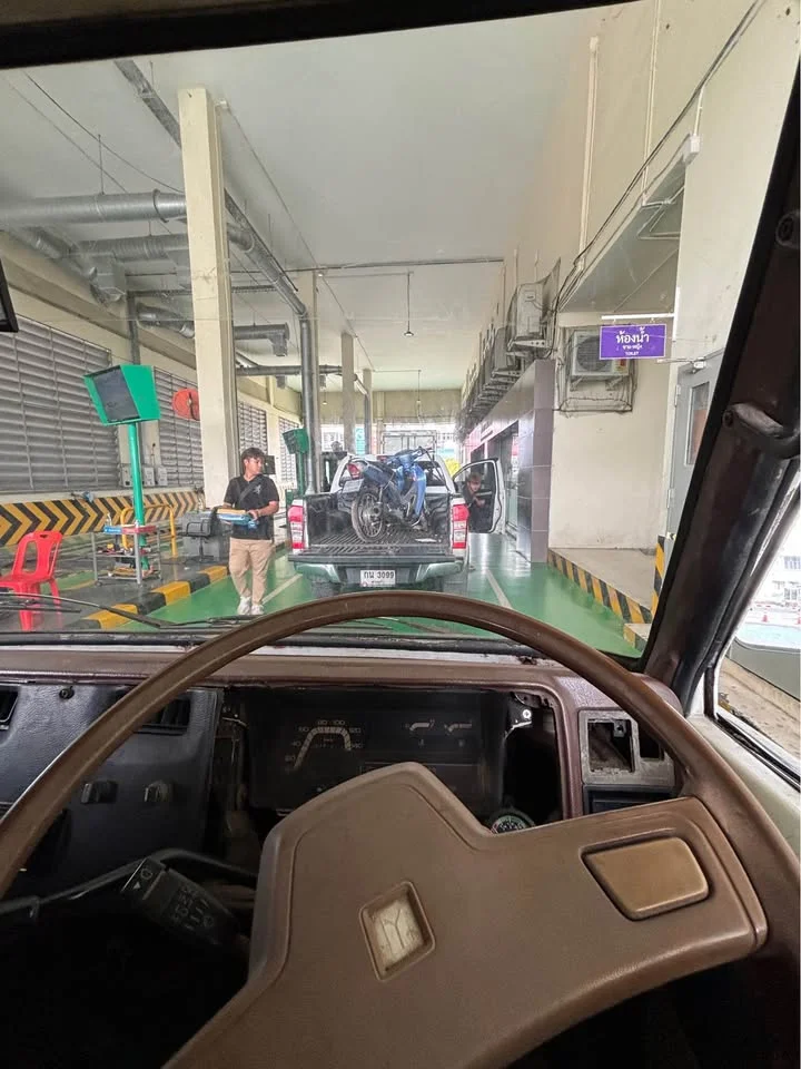 1999 Toyota Commuter III 3