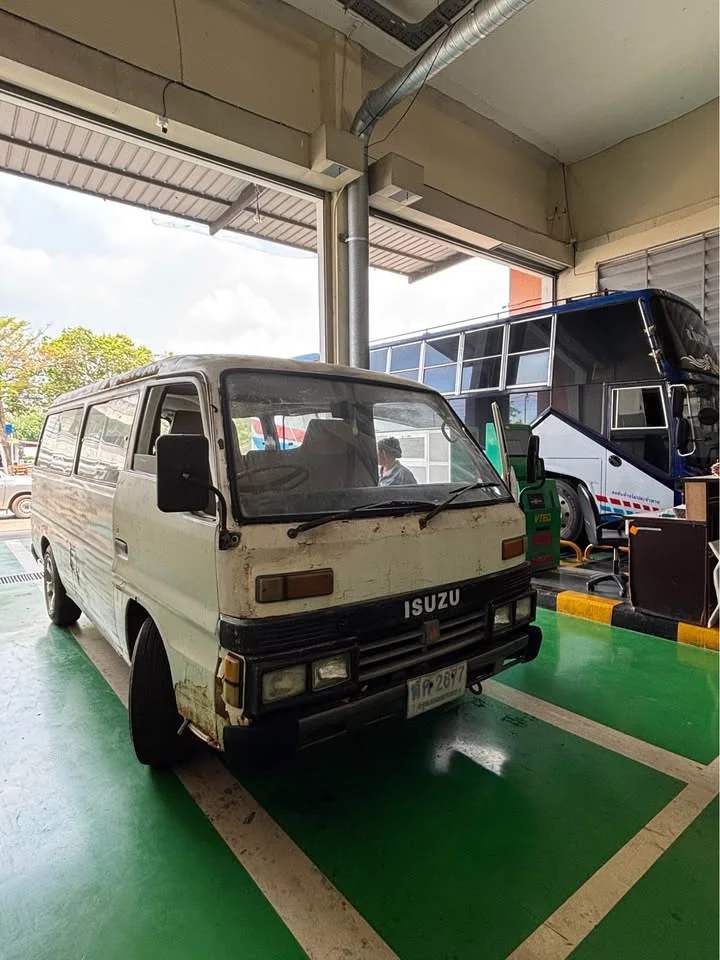 1999 Toyota Commuter III 2