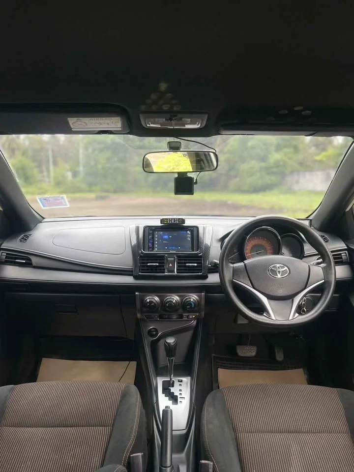 2015 Toyota Yaris III 2