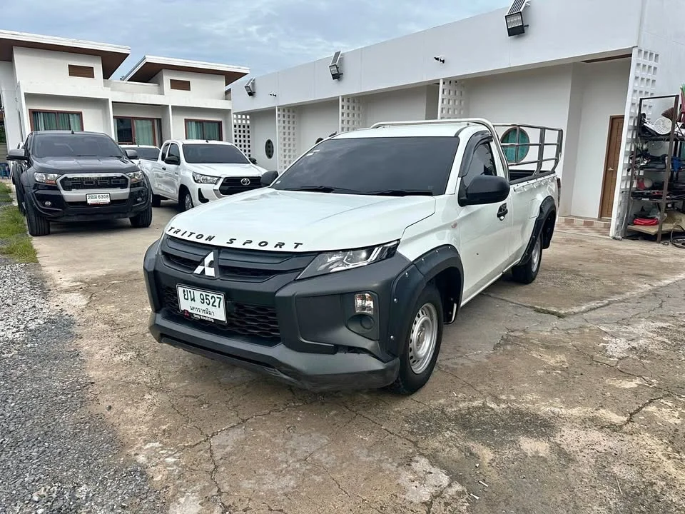 2022 Mitsubishi Triton V 3