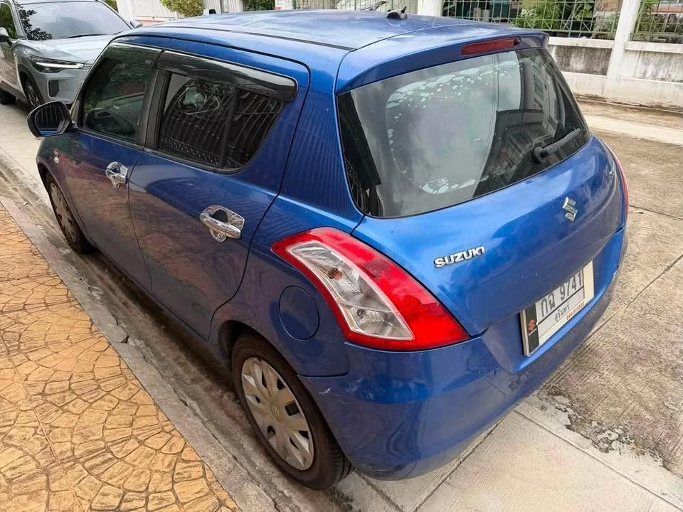 2015 Suzuki Swift II 2
