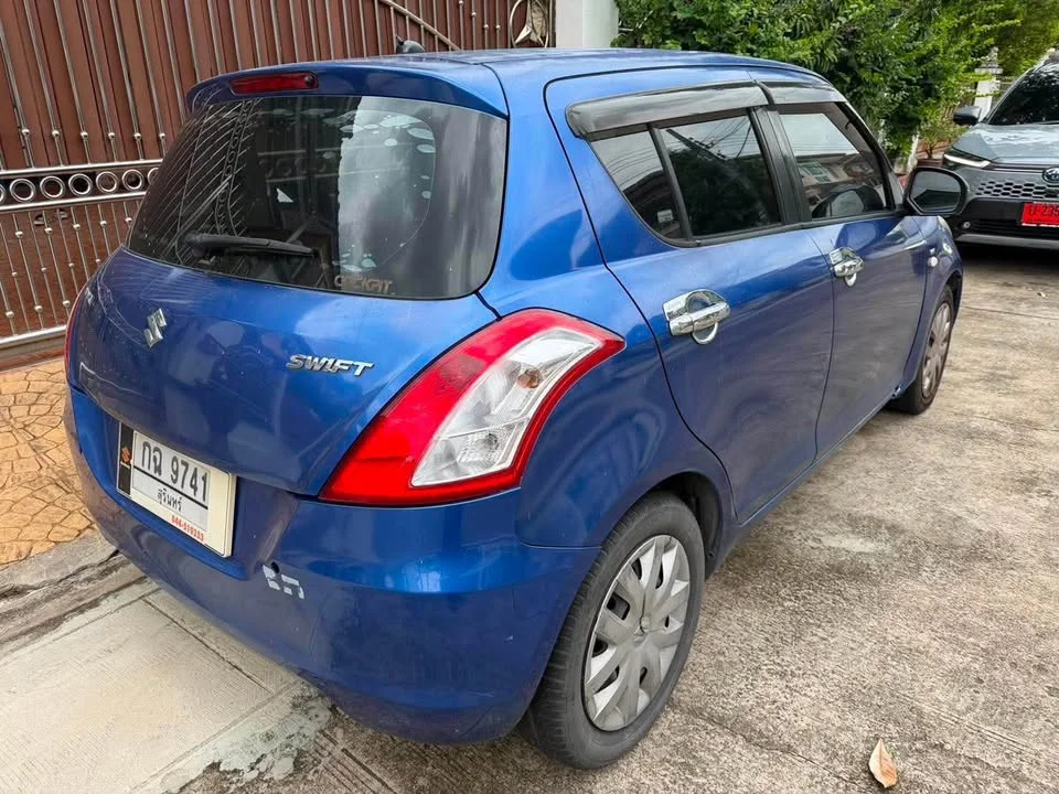 2015 Suzuki Swift II 3