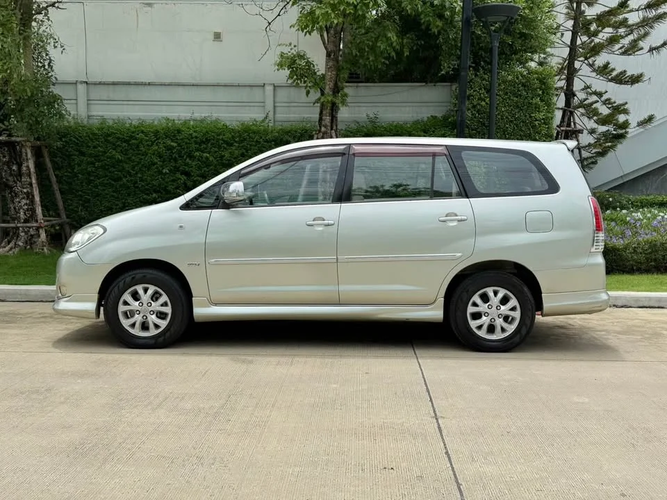 2009 Toyota Innova I 2