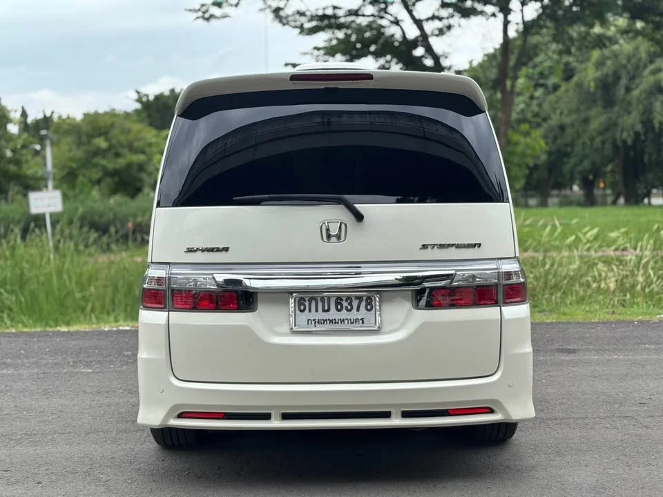 2008 Honda Stepwgn III 2