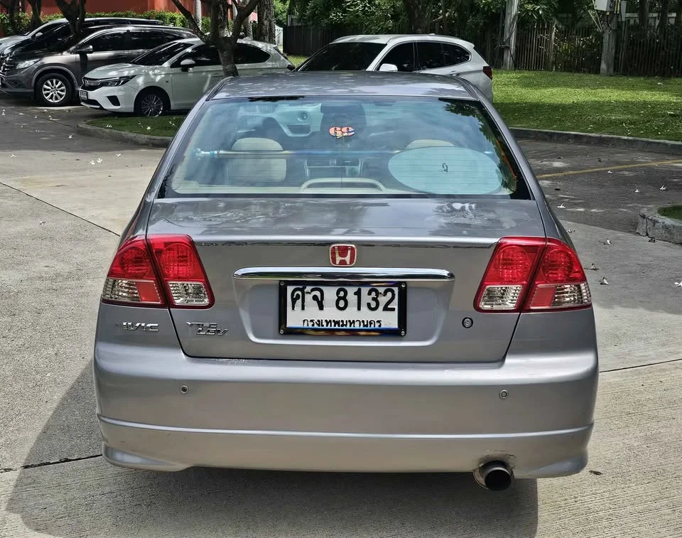 2004 Honda Civic VII 2