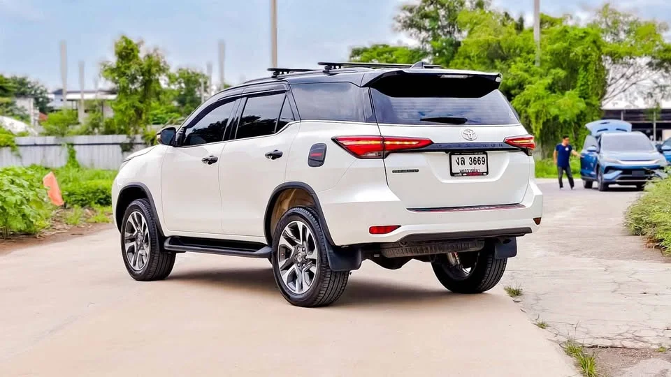 2022 Toyota Fortuner II 2