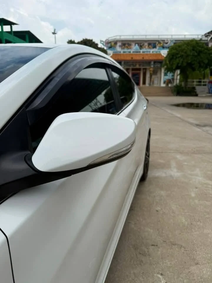 2014 Hyundai Elantra V 3