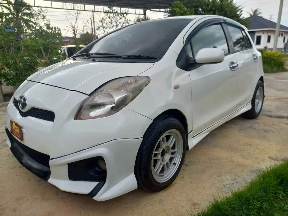 2012 Toyota Yaris II 3