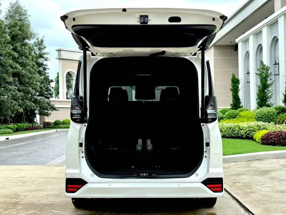 2024 Toyota Voxy IV 2