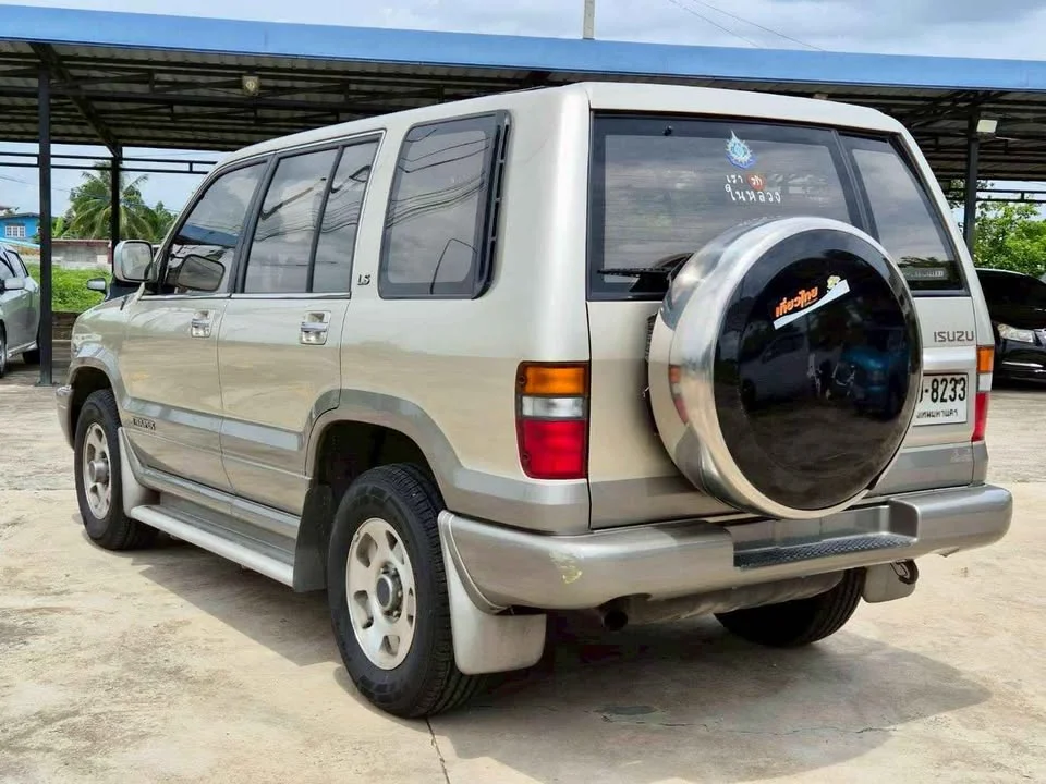 1996 Isuzu Trooper II 3