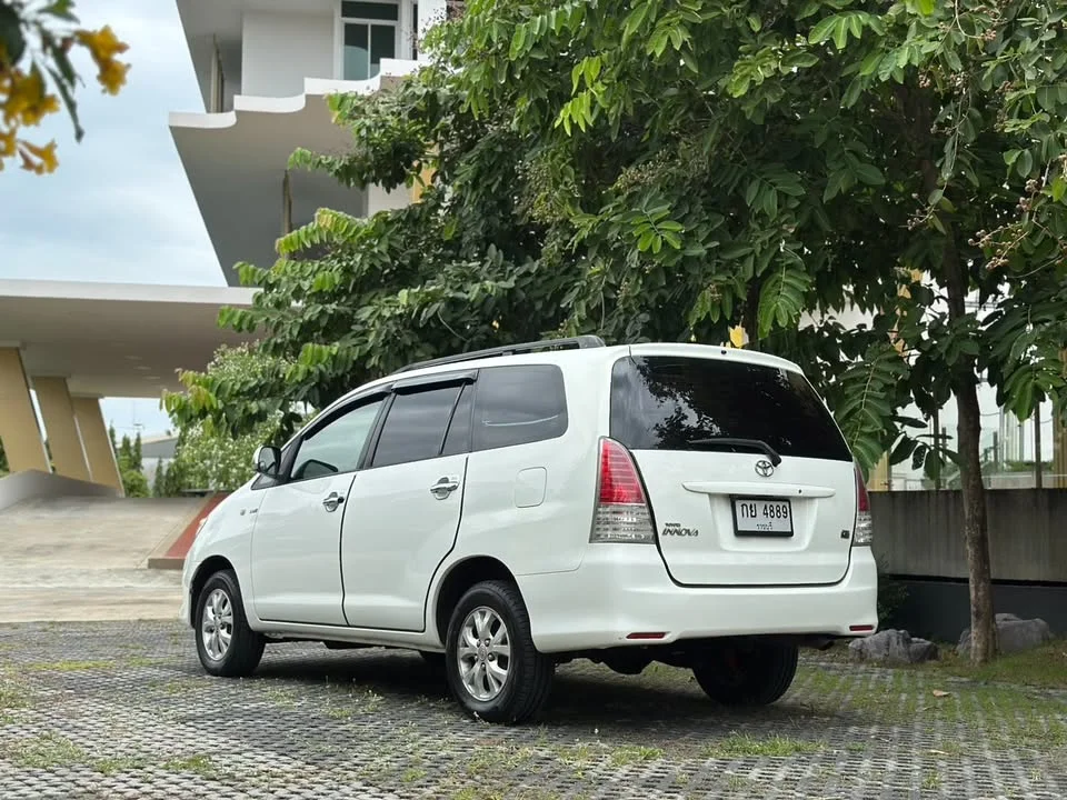 2009 Toyota Innova I 3