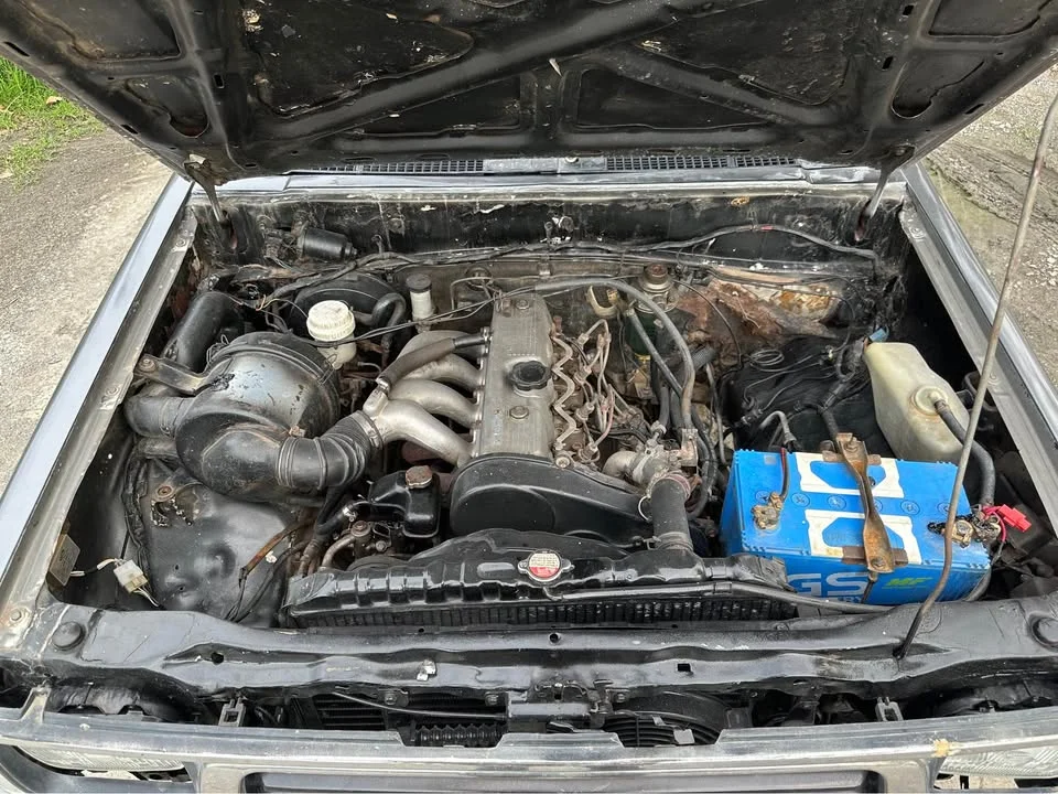 1996 Mitsubishi Triton II 2