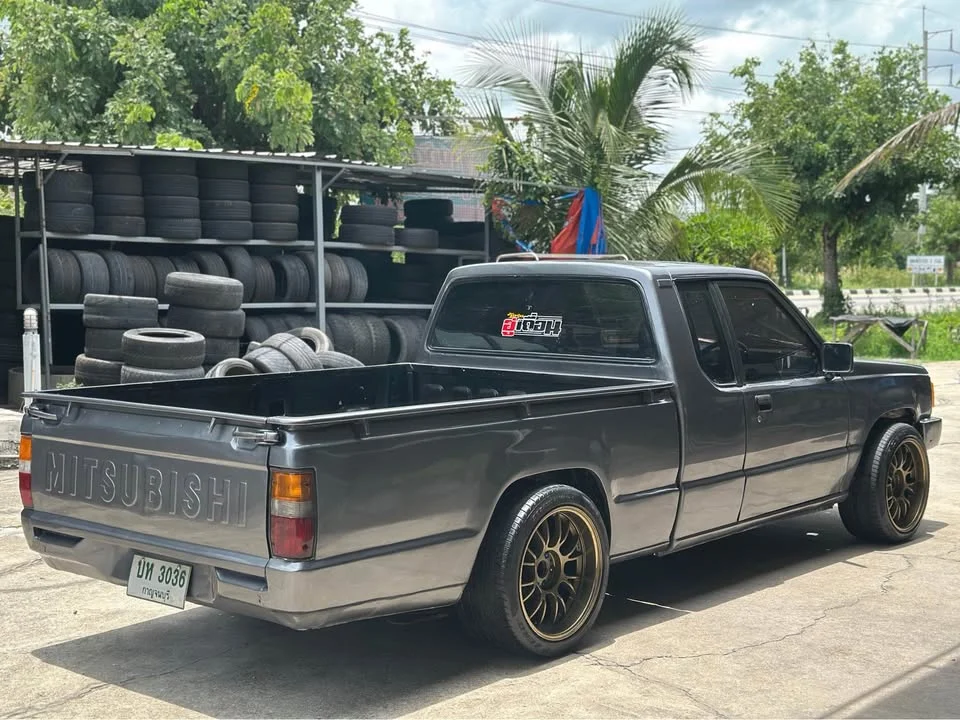 1996 Mitsubishi Triton II 3