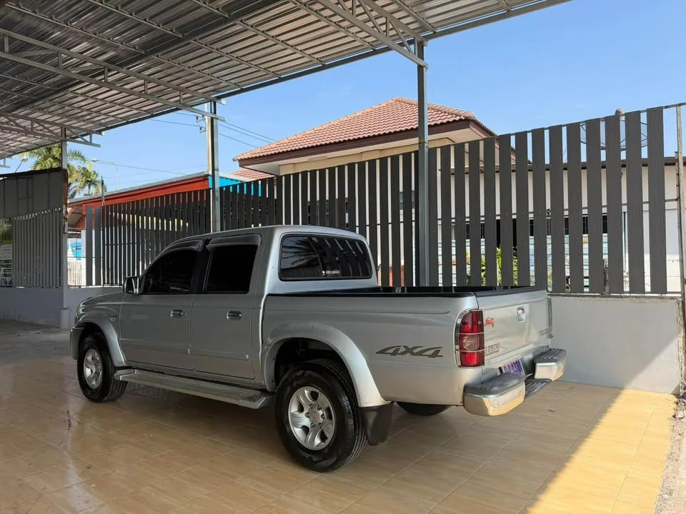 2005 Mazda 2500 Fighter V 2