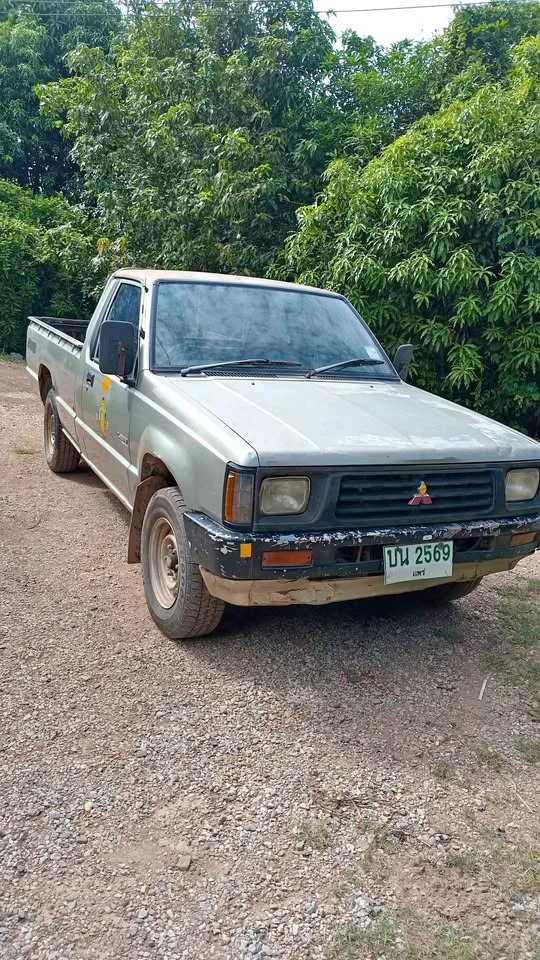 1994 Mitsubishi Triton II 3
