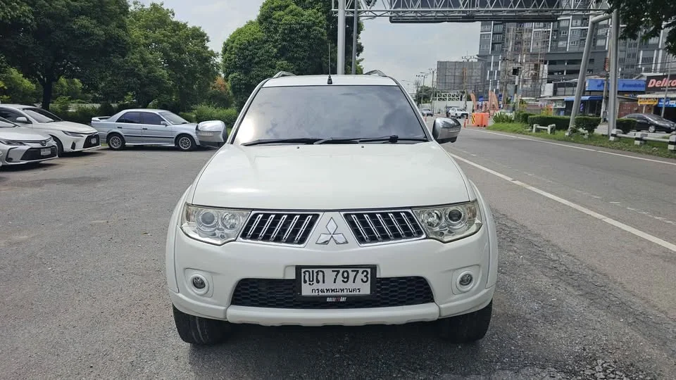 2010 Mitsubishi Pajero Sport II 2