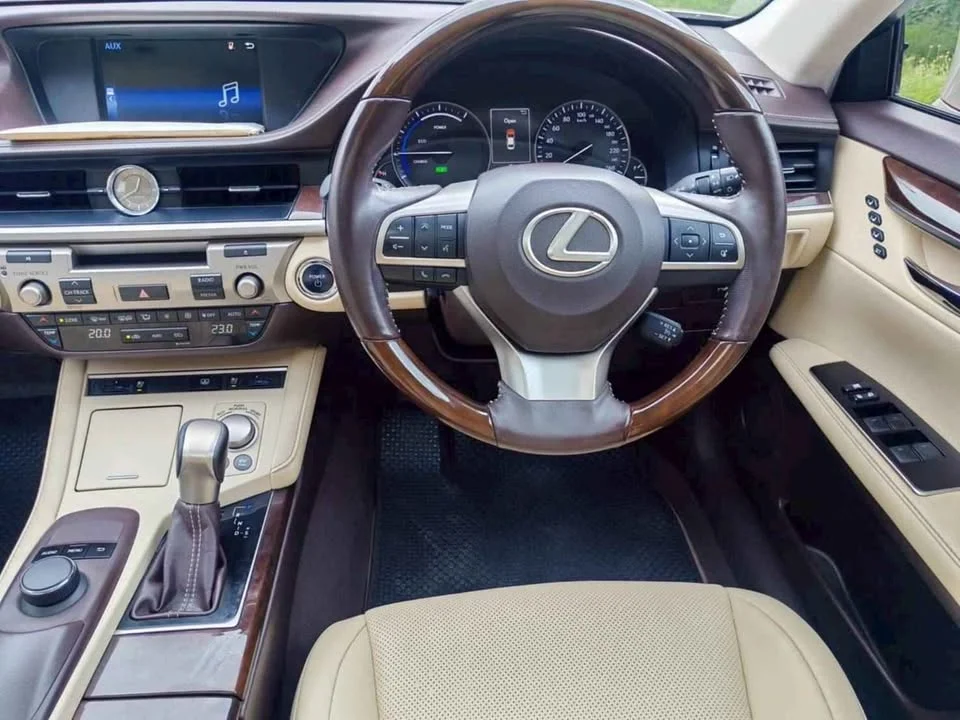 2015 Lexus ES VI 3