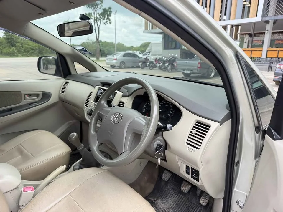 2014 Toyota Innova I 2