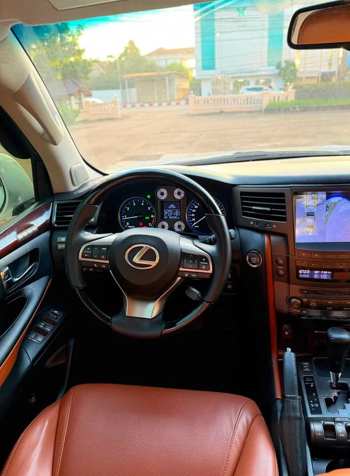 2012 Lexus LX III 3