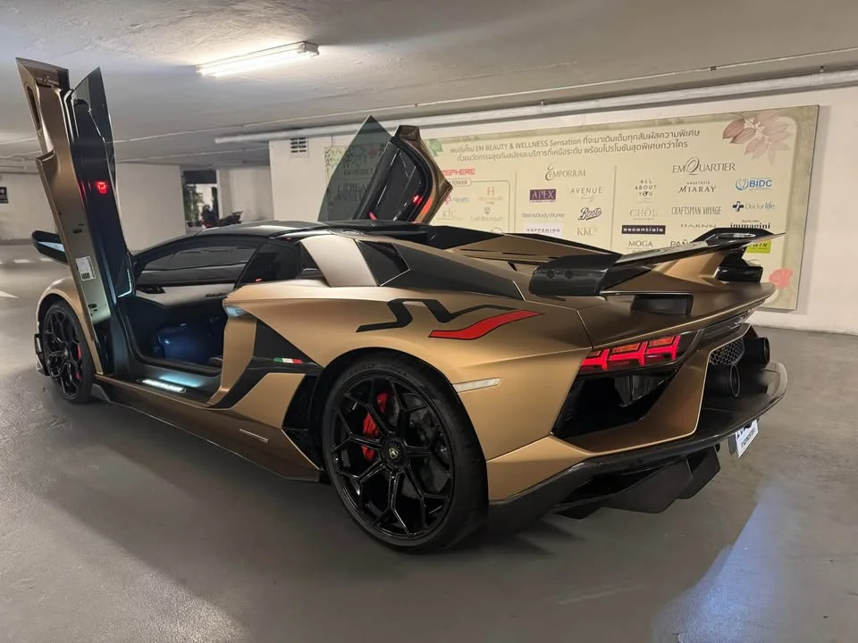2021 Lamborghini Aventador 3