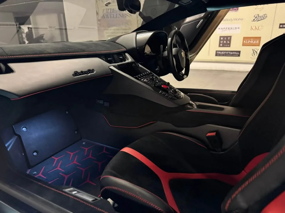 2021 Lamborghini Aventador 2