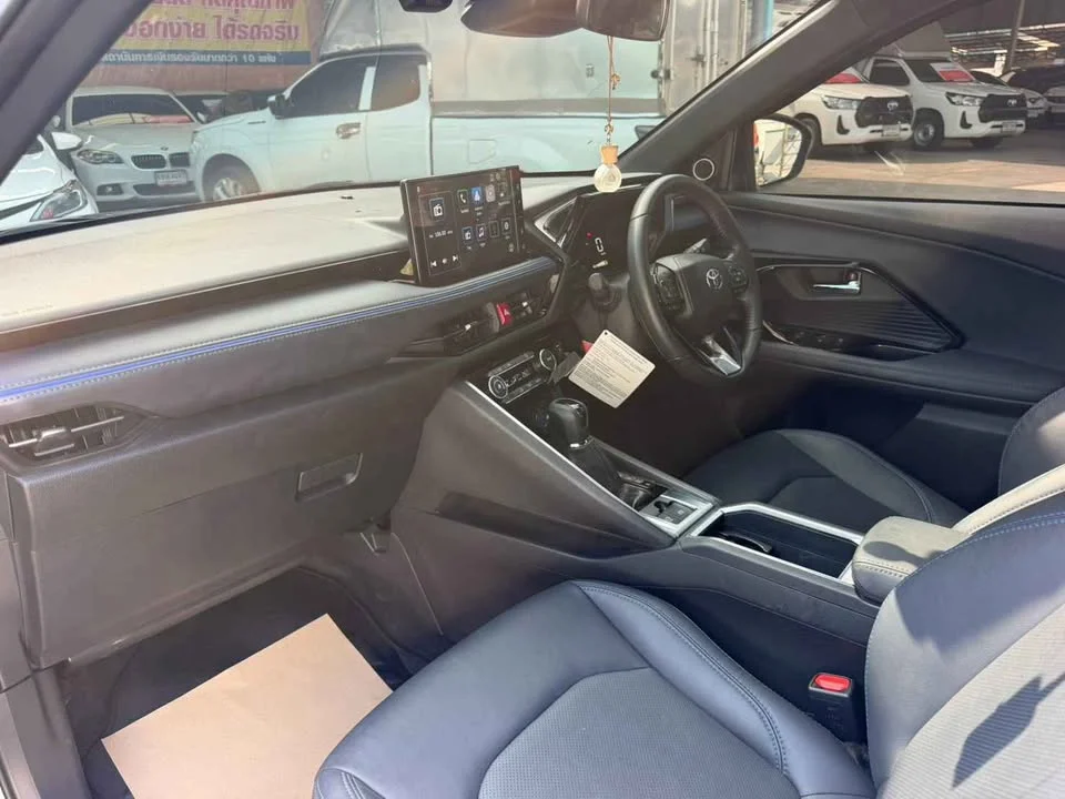 2025 Toyota Yaris Cross AC200 3