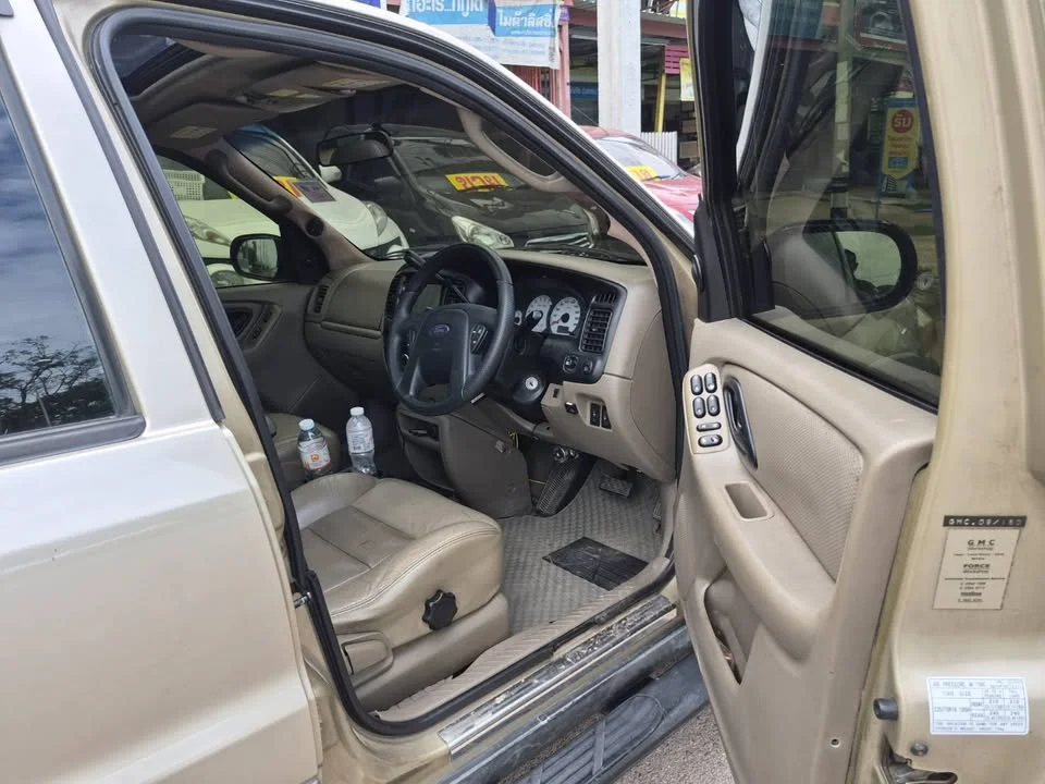 2004 Ford Escape I 3